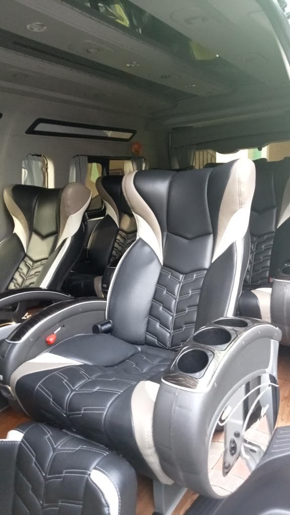 Toyota Hiace Premio Luxury — foto 7