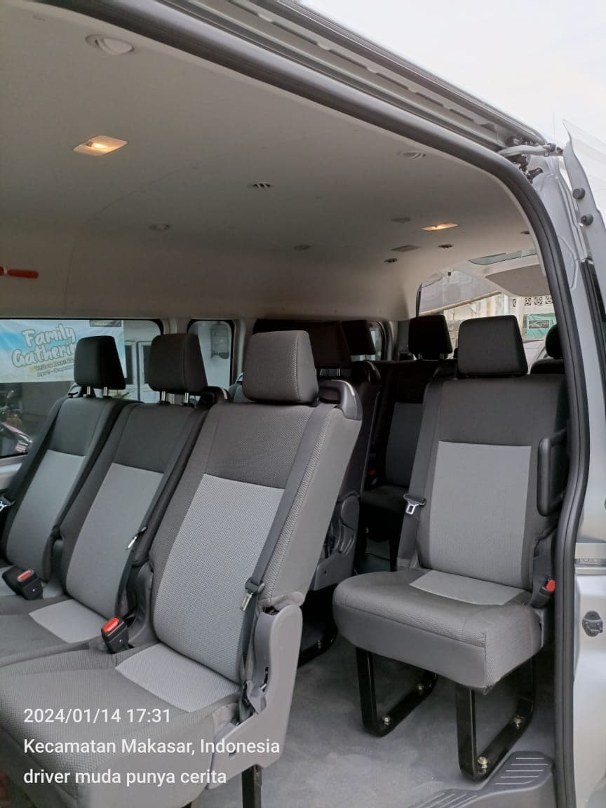 Toyota Hiace Commuter — foto 9
