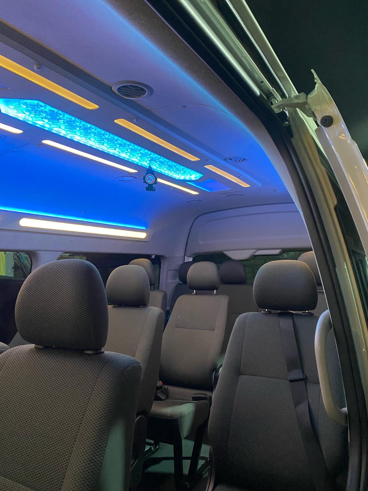 Toyota Hiace Commuter — foto 6