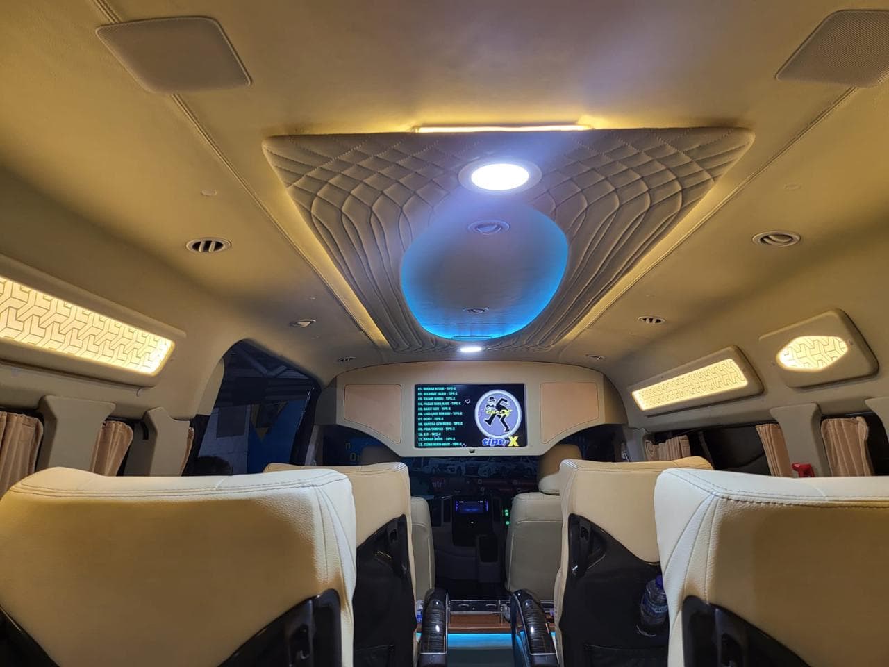 Toyota Hiace Premio Luxury — foto 3