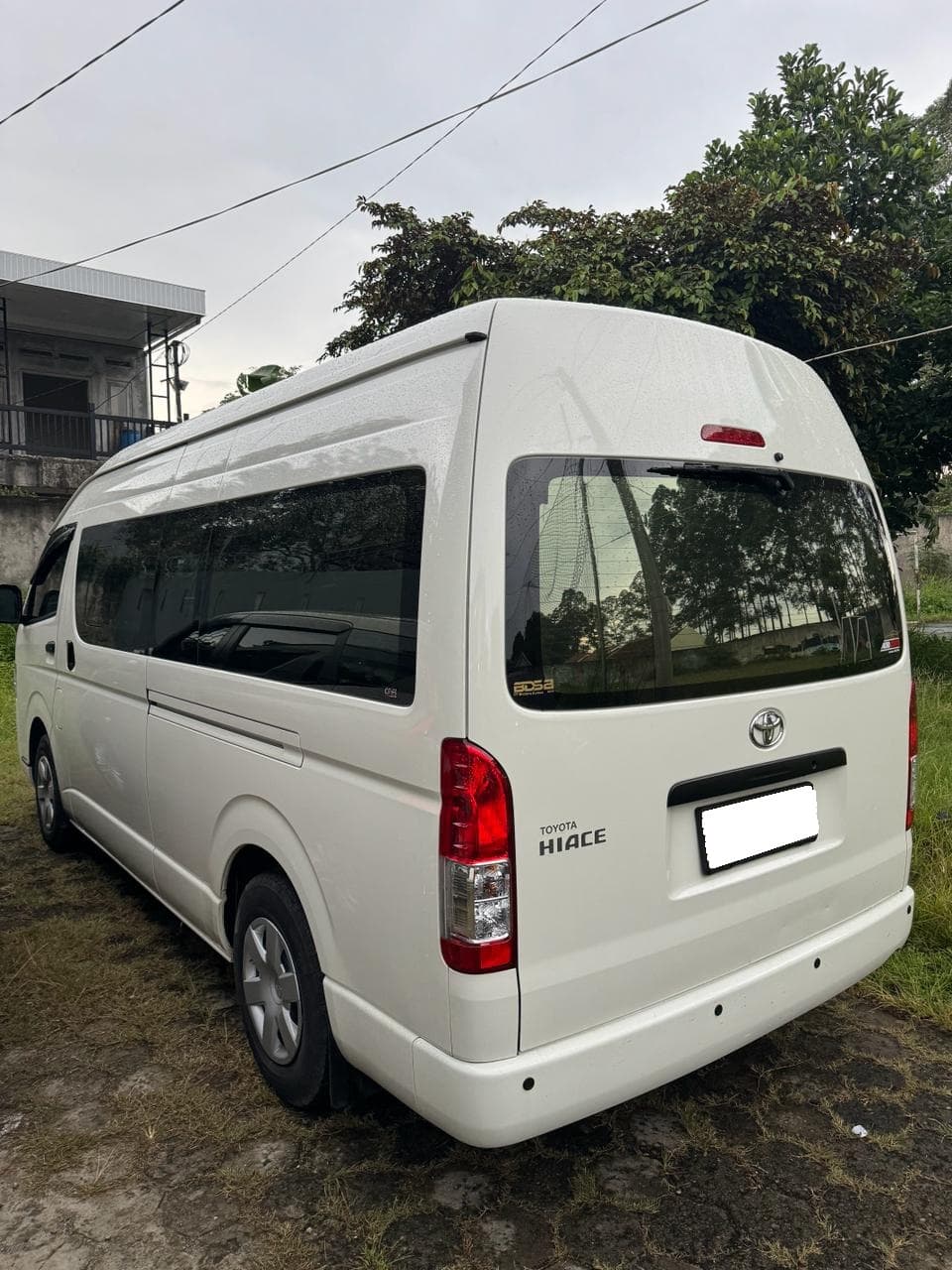Toyota Hiace Commuter — foto 3