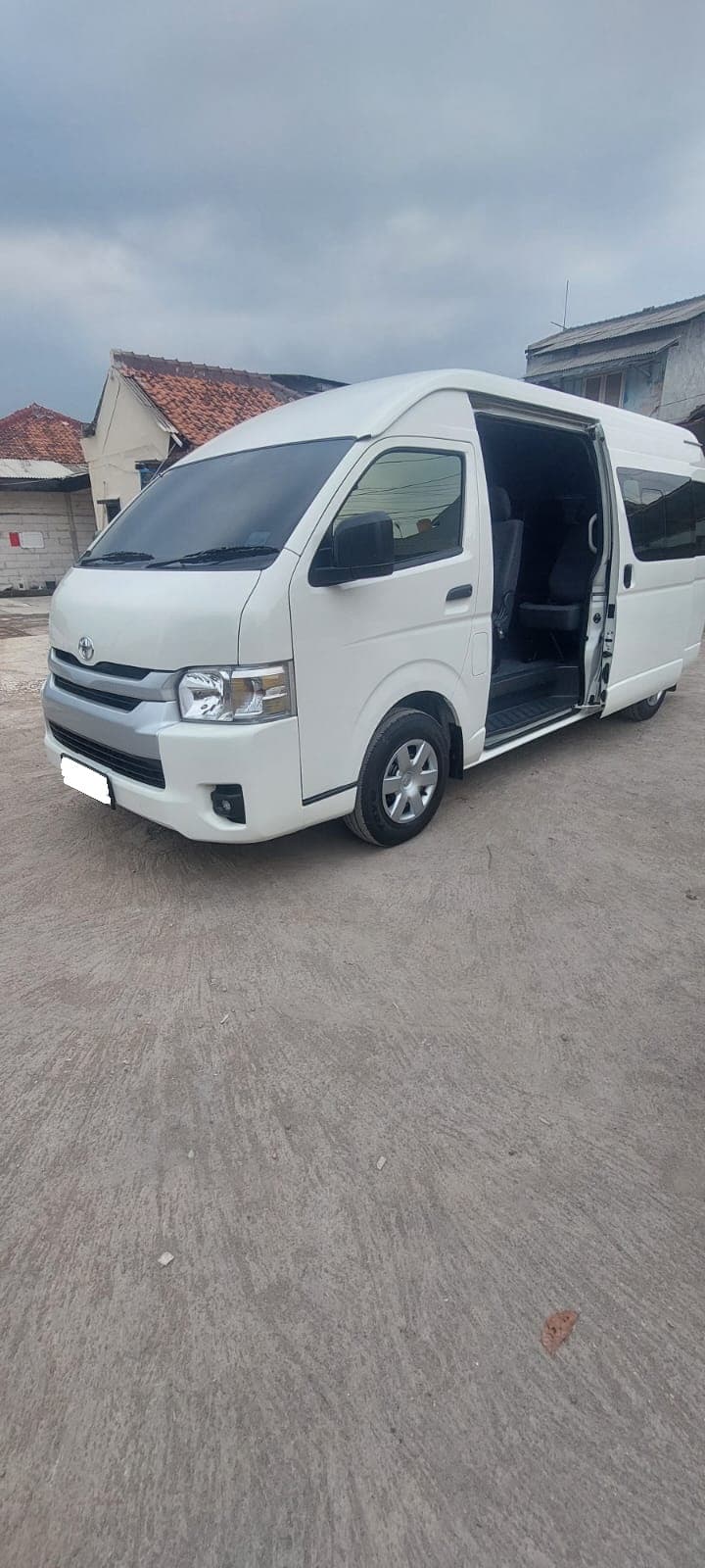 Toyota Hiace Commuter — foto 2