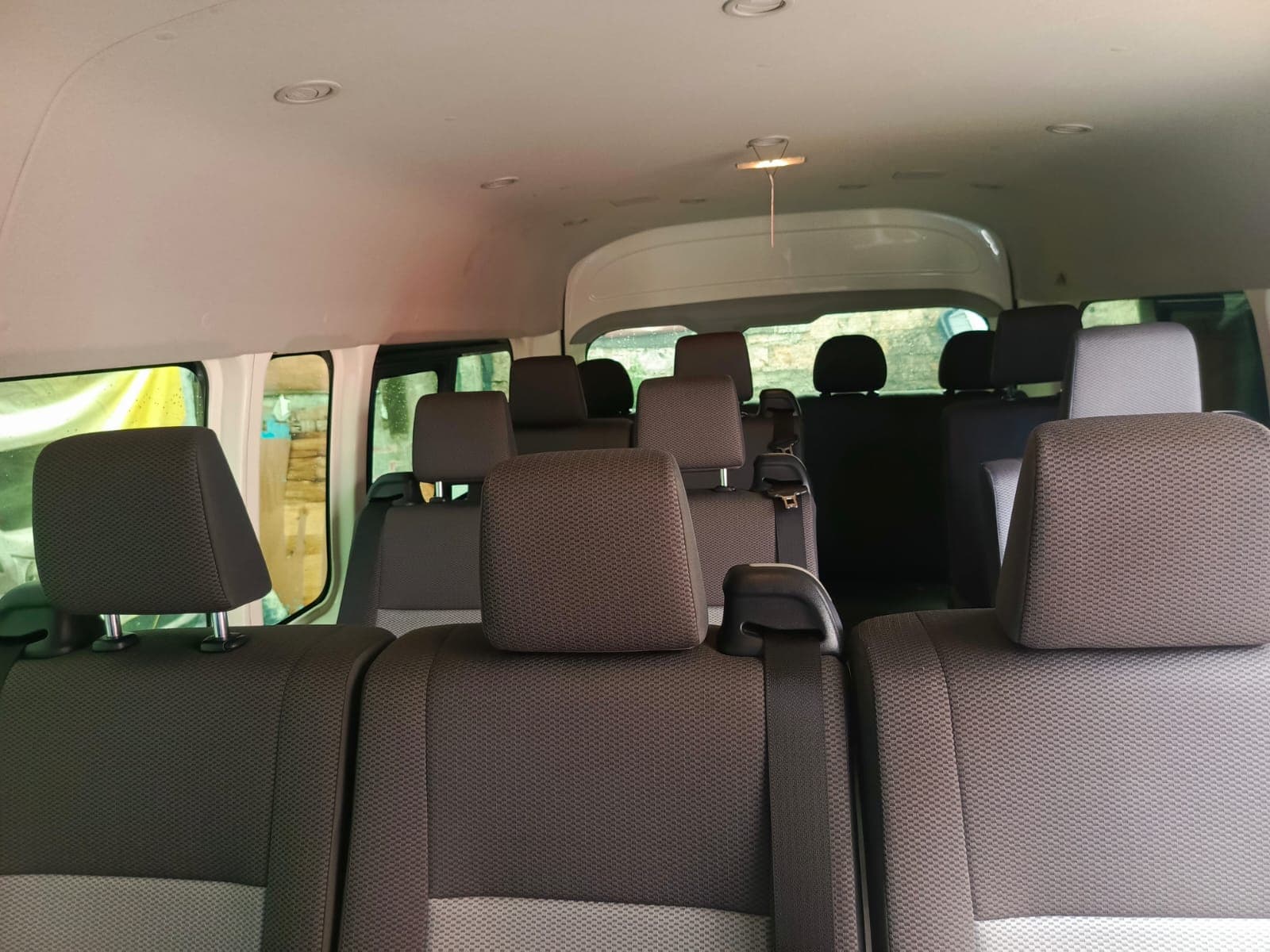 Toyota Hiace Premio — foto 6