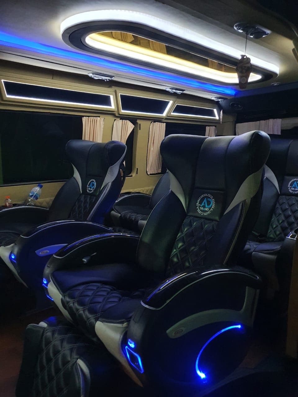 Toyota Hiace Premio Luxury — foto 11
