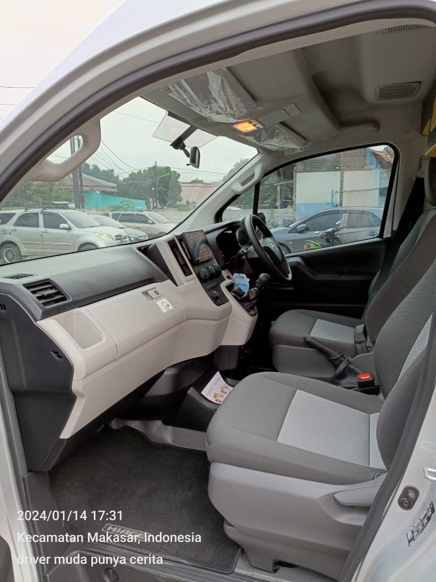 Toyota Hiace Commuter — foto 11