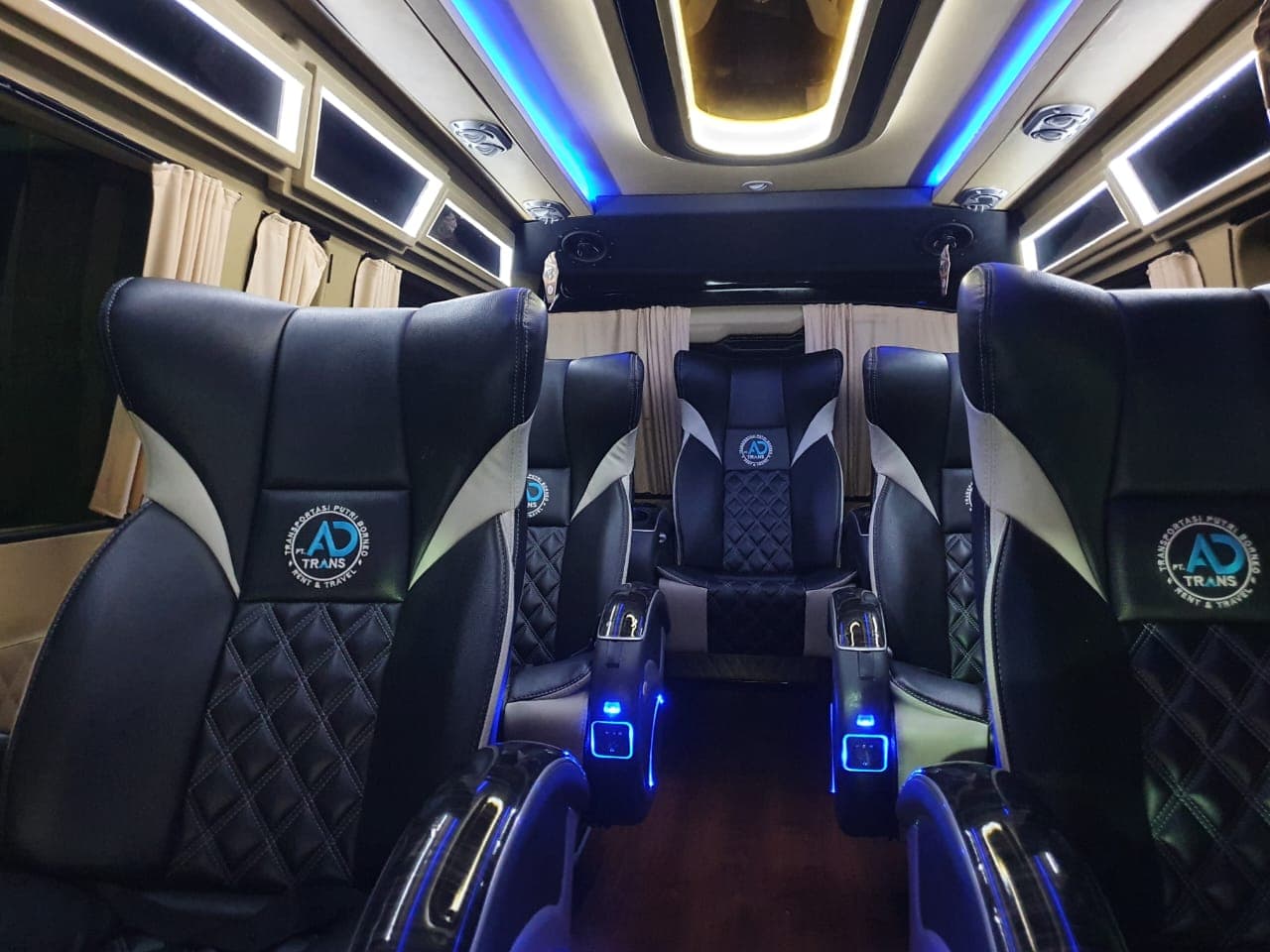 Toyota Hiace Premio Luxury — foto 9