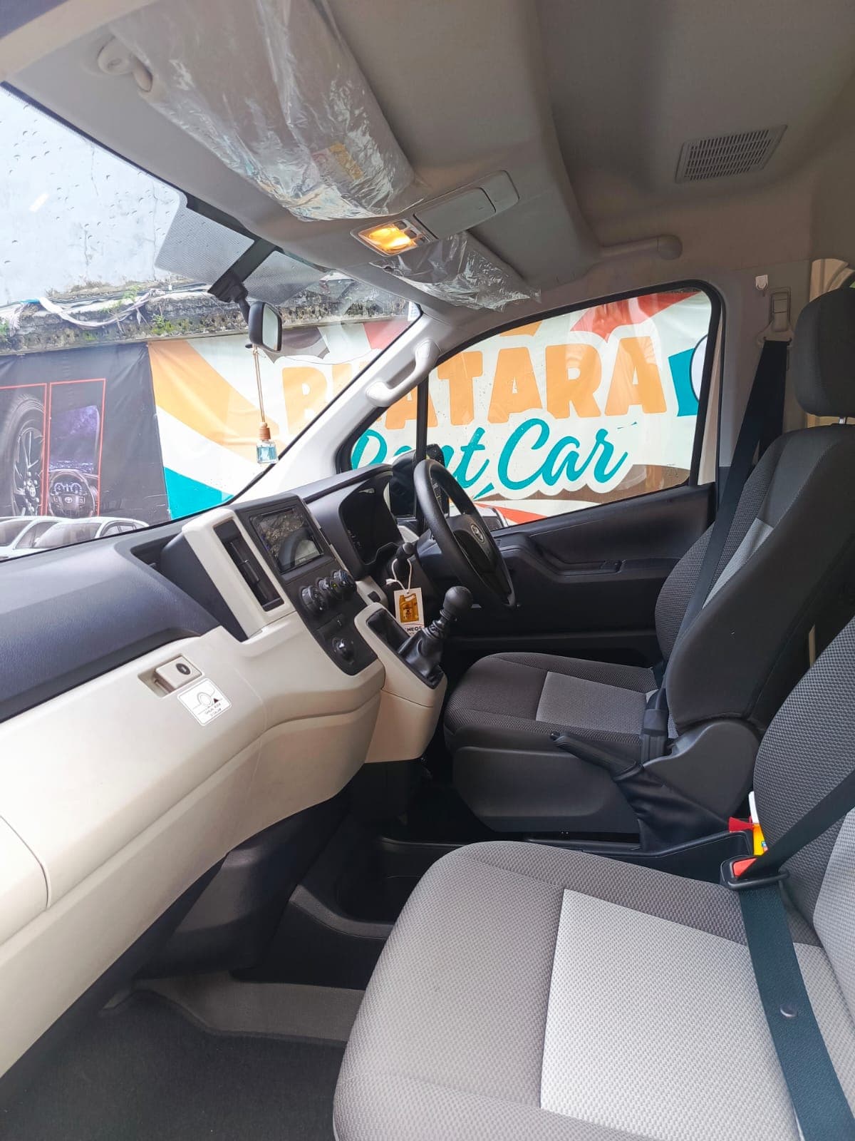 Toyota Hiace Premio — foto 5