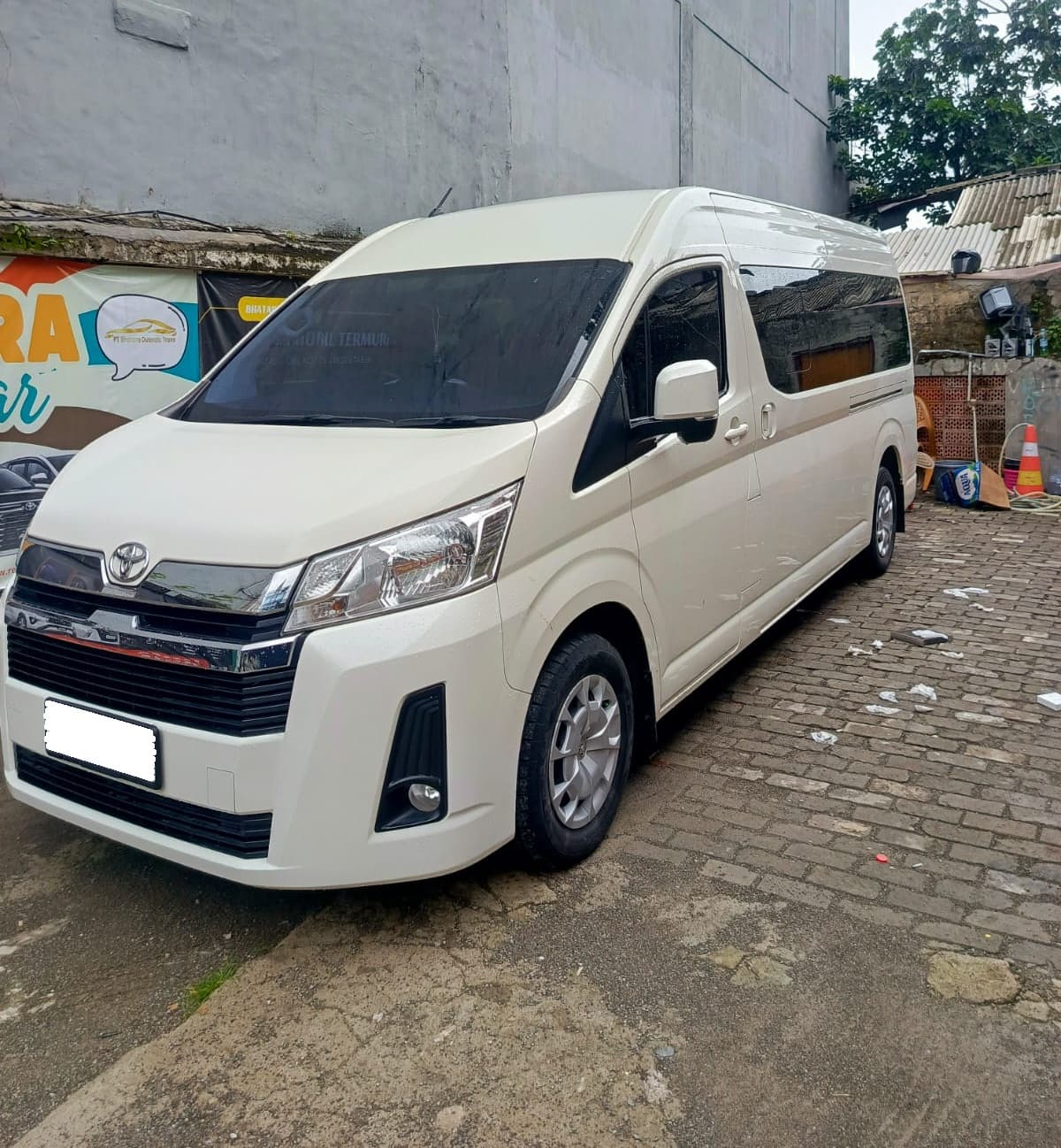 Toyota Hiace Premio — foto 2