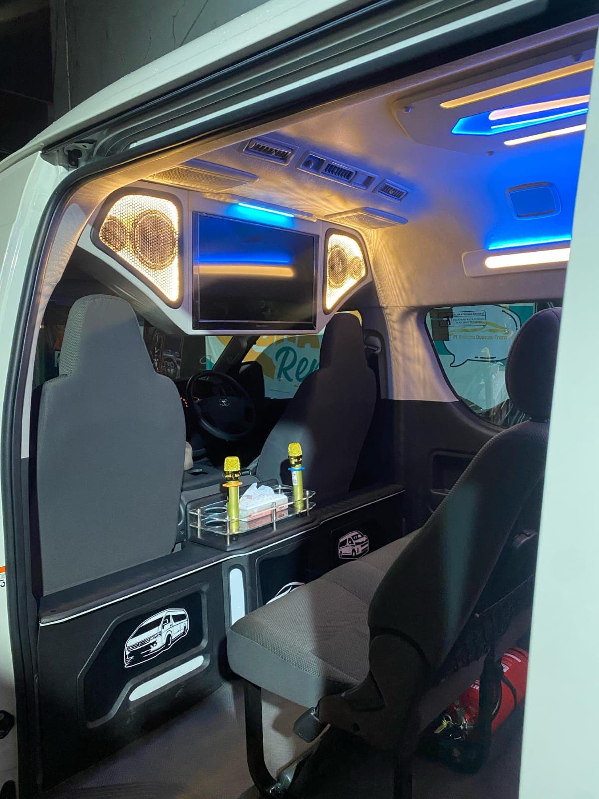 Toyota Hiace Commuter — foto 7